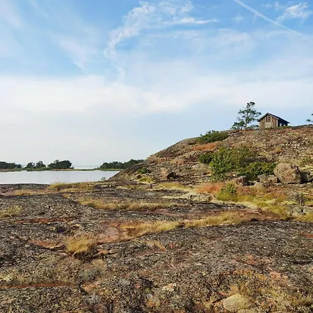 Luksustelt Glasbergsboden, Off-grid On An Island